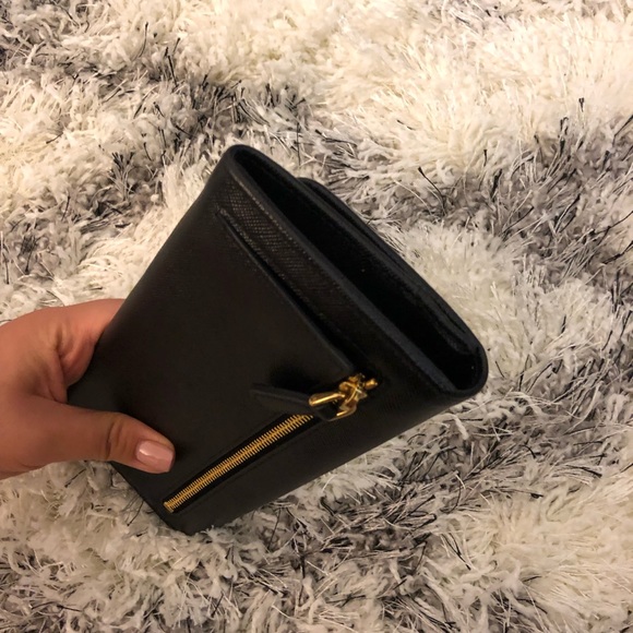 100% Authentic New Prada Saffiano Wallet - Picture 8 of 9